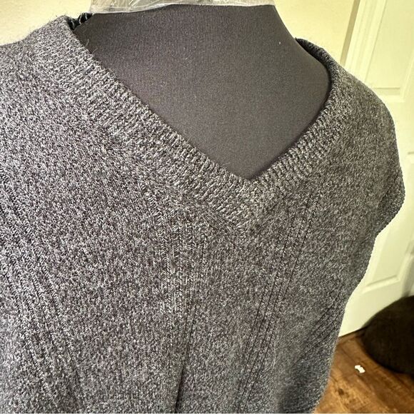 Dockers NWOT Gray Knit Sweater Vest - Picture 2 of 6